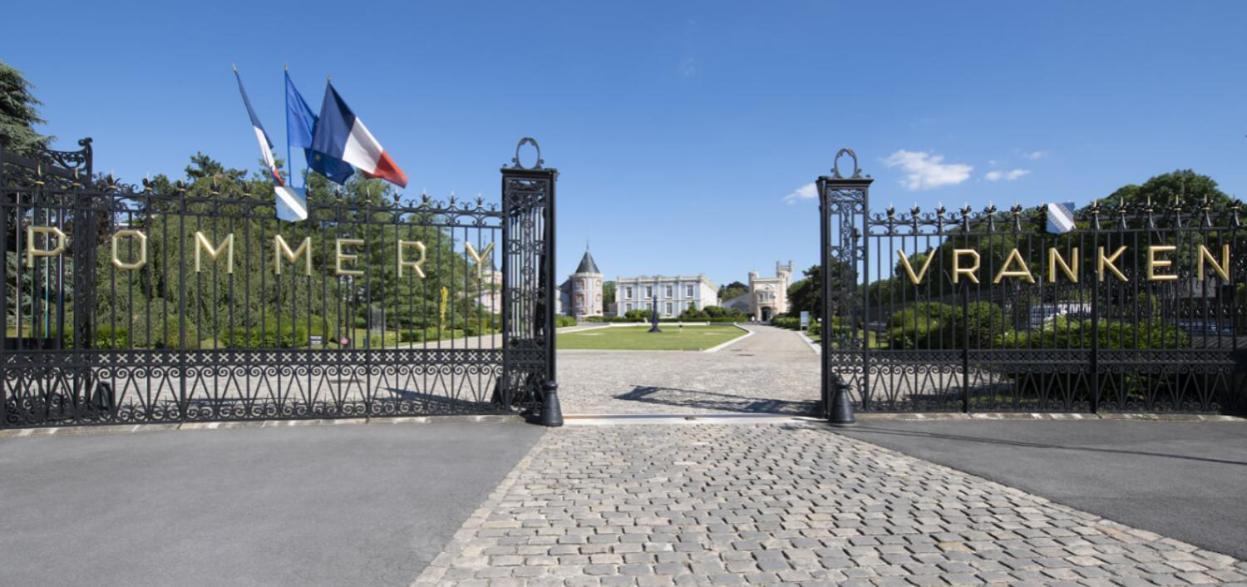 Pres Des Maisons De Champagne * Reims