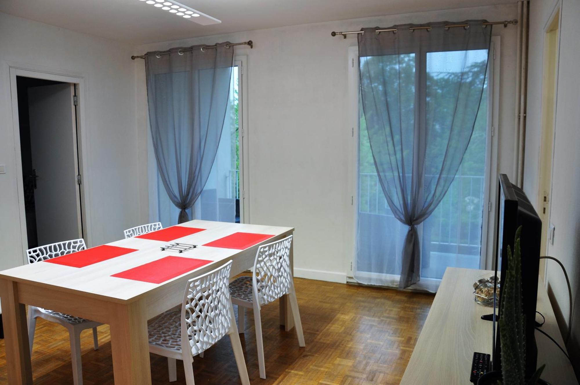 Pres Des Maisons De Champagne *